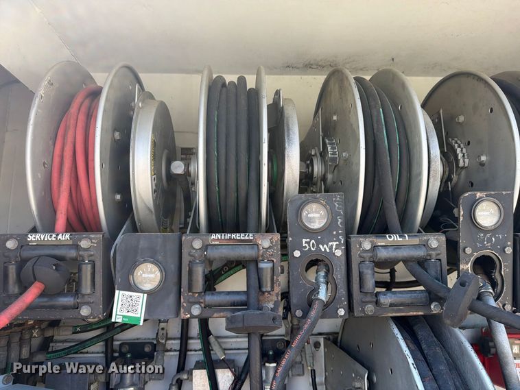 image for item FU4597 2001 Peterbilt 378 fuel / lube truck