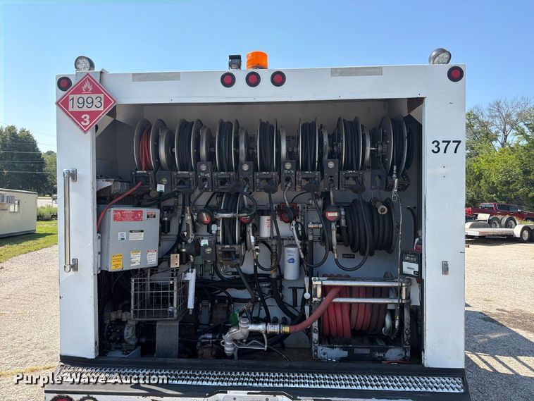 image for item FU4597 2001 Peterbilt 378 fuel / lube truck