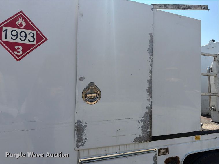image for item FU4597 2001 Peterbilt 378 fuel / lube truck