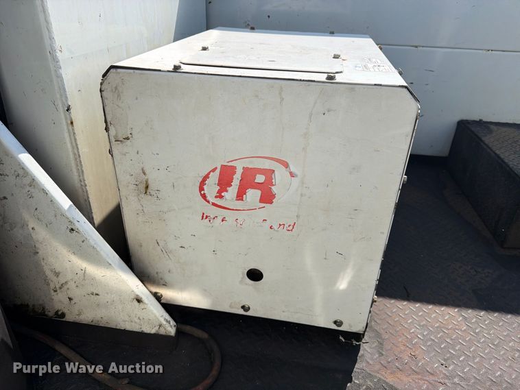image for item FU4597 2001 Peterbilt 378 fuel / lube truck