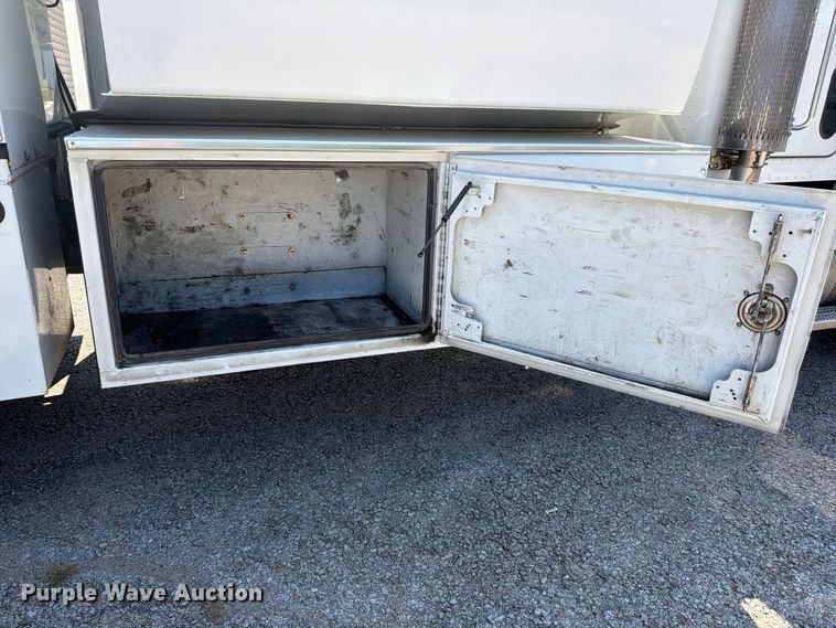 image for item FU4597 2001 Peterbilt 378 fuel / lube truck
