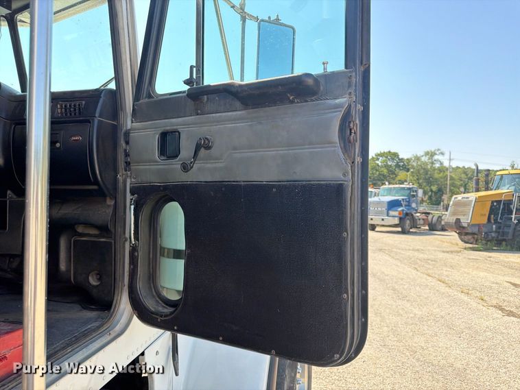 image for item FU4597 2001 Peterbilt 378 fuel / lube truck