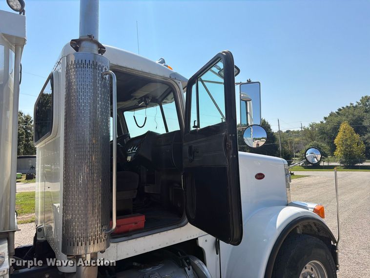 image for item FU4597 2001 Peterbilt 378 fuel / lube truck