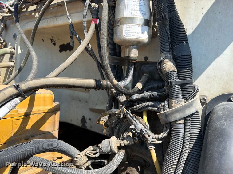 image for item FU4597 2001 Peterbilt 378 fuel / lube truck