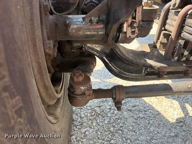 image for item FU4597 2001 Peterbilt 378 fuel / lube truck