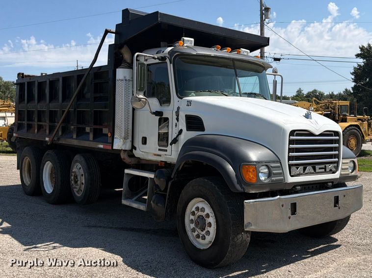 image for item FU4598 2003 Mack CV 713 dump truck