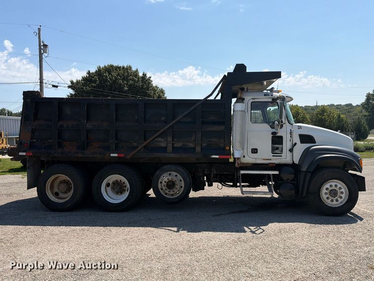 image for item FU4598 2003 Mack CV 713 dump truck