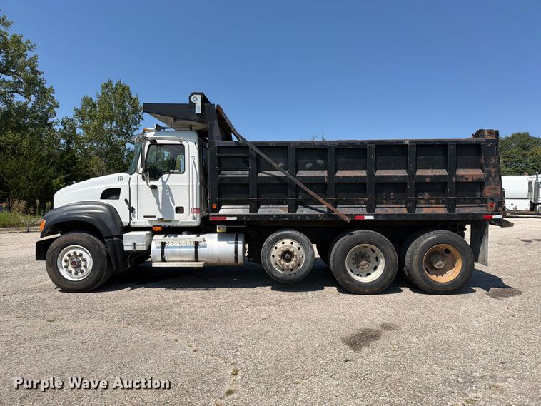 image for item FU4598 2003 Mack CV 713 dump truck