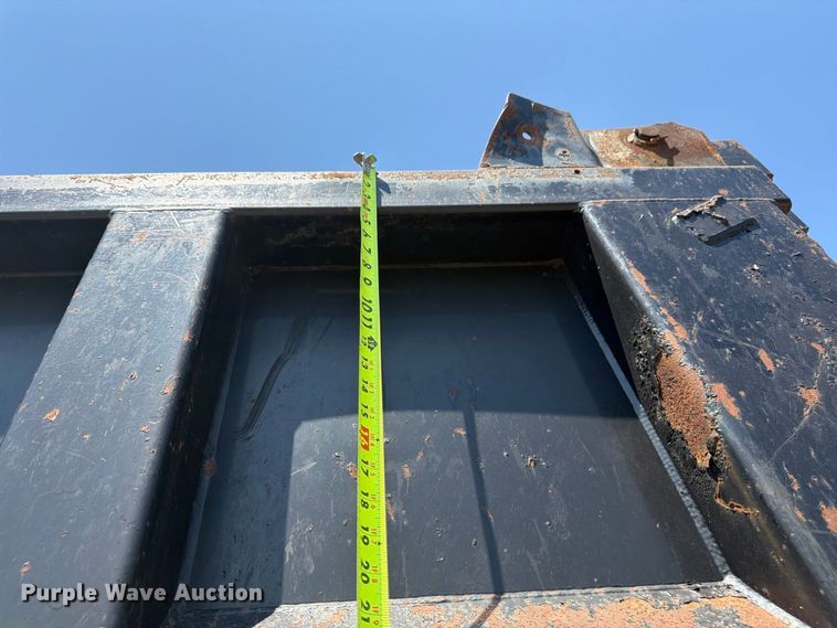 image for item FU4598 2003 Mack CV 713 dump truck