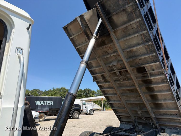 image for item FU4598 2003 Mack CV 713 dump truck