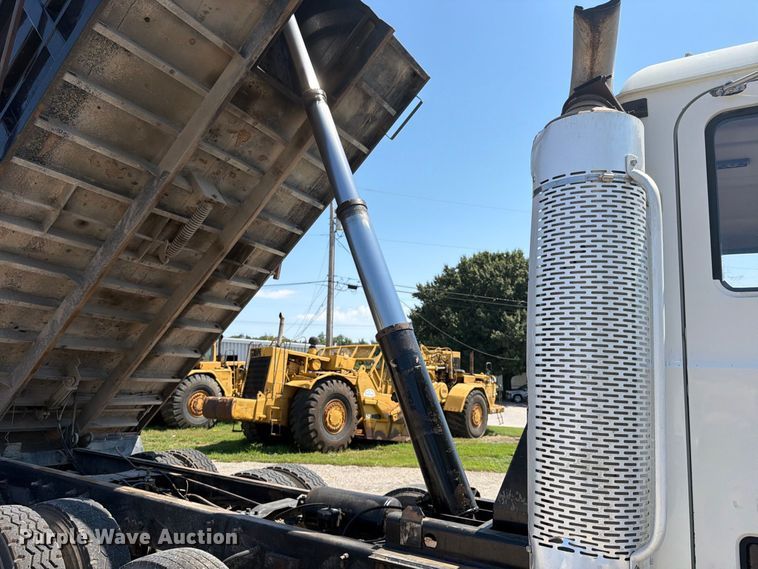 image for item FU4598 2003 Mack CV 713 dump truck