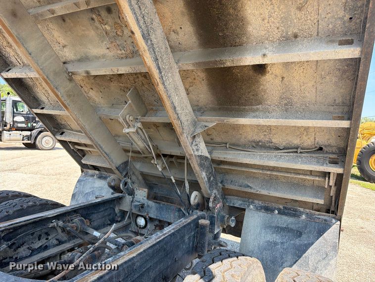 image for item FU4598 2003 Mack CV 713 dump truck