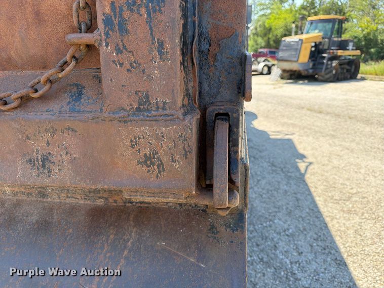 image for item FU4598 2003 Mack CV 713 dump truck