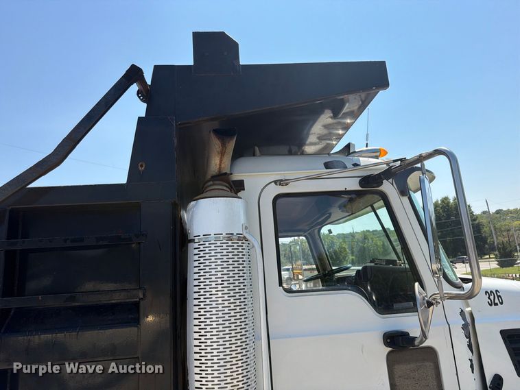 image for item FU4598 2003 Mack CV 713 dump truck