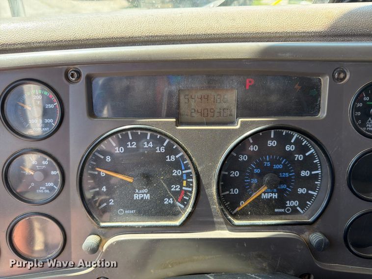 image for item FU4598 2003 Mack CV 713 dump truck