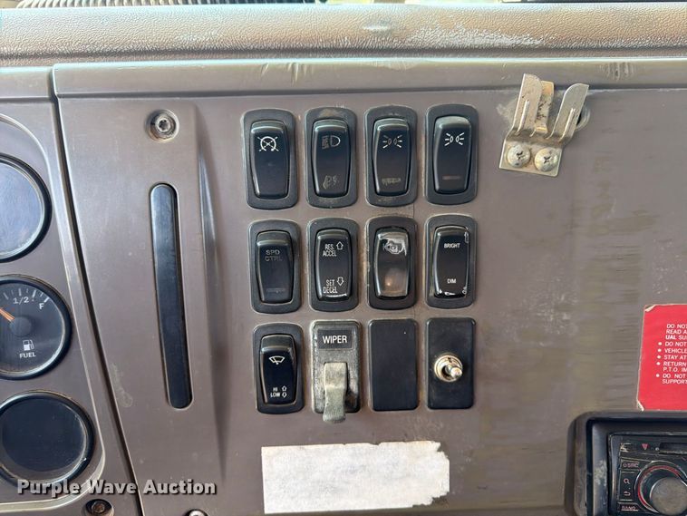 image for item FU4598 2003 Mack CV 713 dump truck