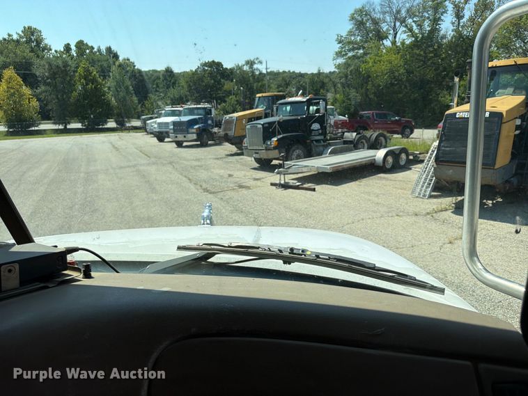 image for item FU4598 2003 Mack CV 713 dump truck