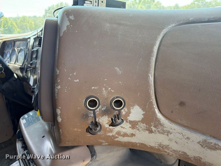 image for item FU4598 2003 Mack CV 713 dump truck