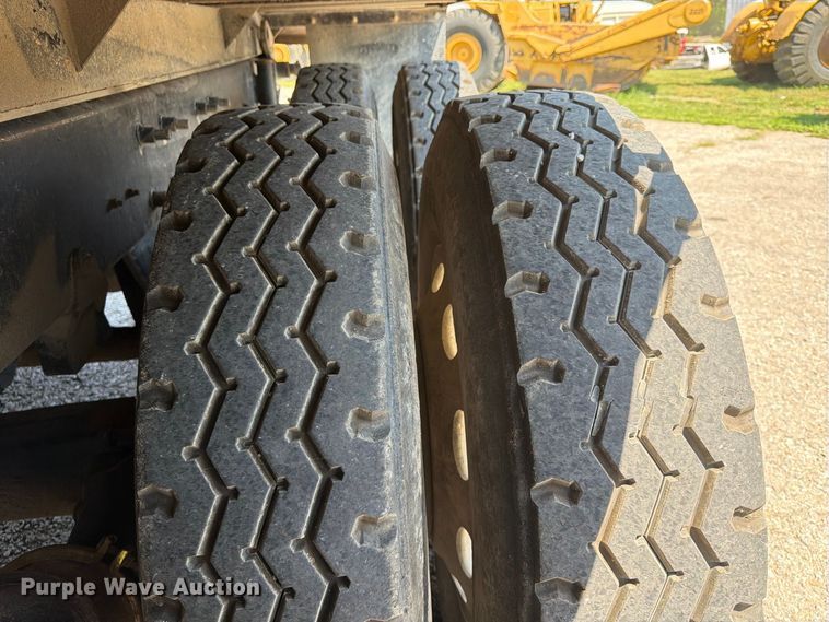 image for item FU4598 2003 Mack CV 713 dump truck