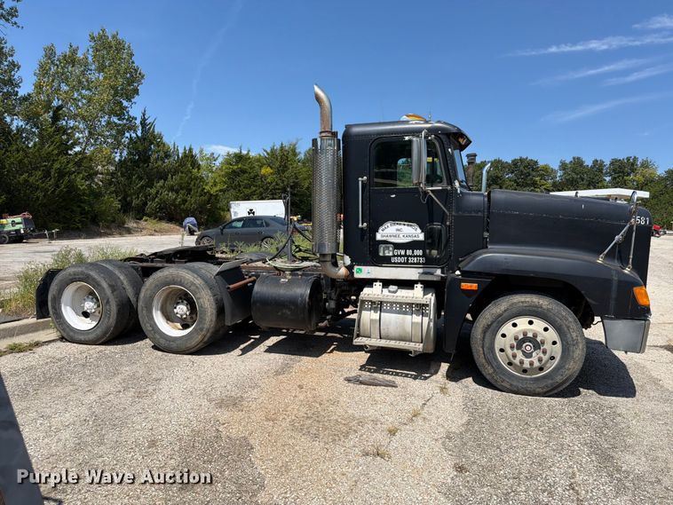 image for item FU4601 1994 Freightliner USF-1E semi truck