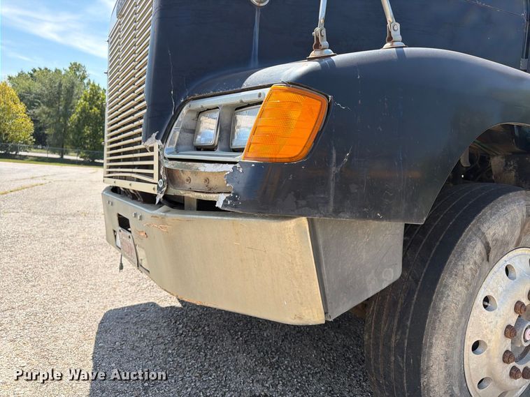 image for item FU4601 1994 Freightliner USF-1E semi truck