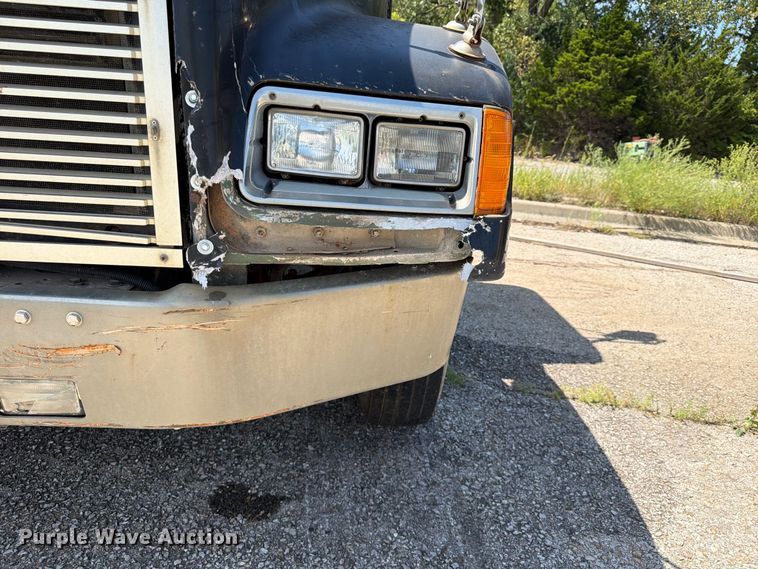 image for item FU4601 1994 Freightliner USF-1E semi truck