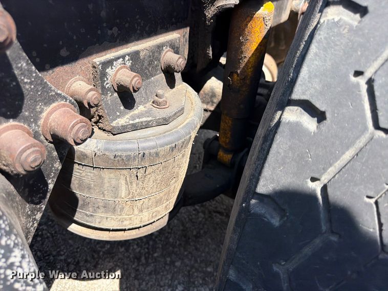 image for item FU4601 1994 Freightliner USF-1E semi truck