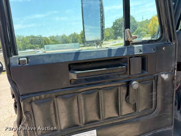 image for item FU4601 1994 Freightliner USF-1E semi truck