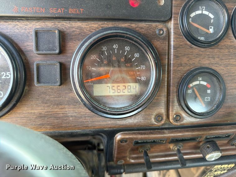 image for item FU4601 1994 Freightliner USF-1E semi truck