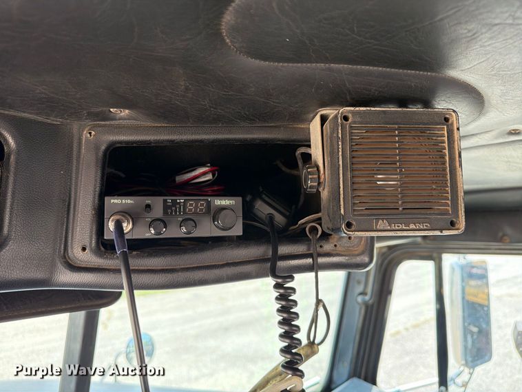 image for item FU4601 1994 Freightliner USF-1E semi truck