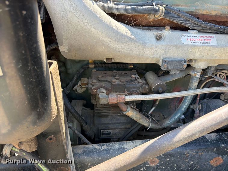 image for item FU4601 1994 Freightliner USF-1E semi truck