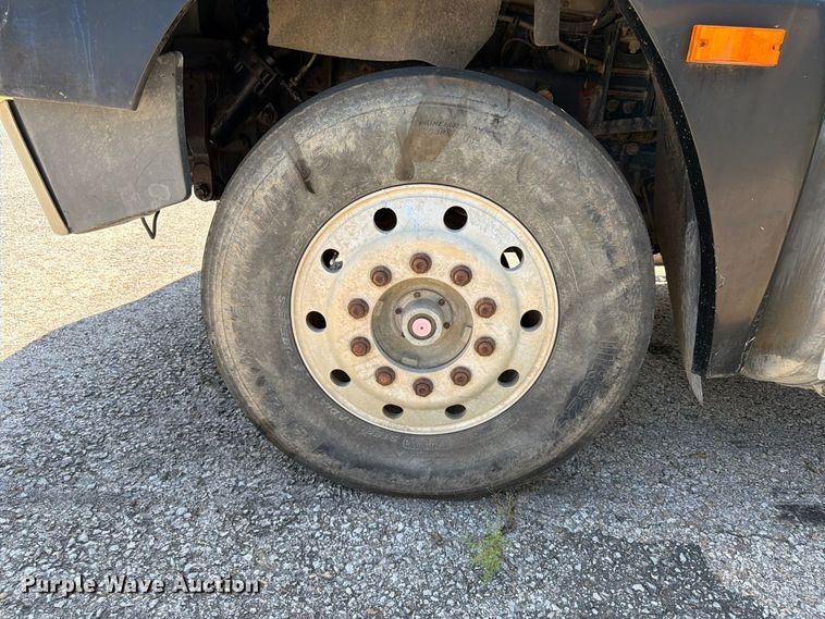 image for item FU4601 1994 Freightliner USF-1E semi truck