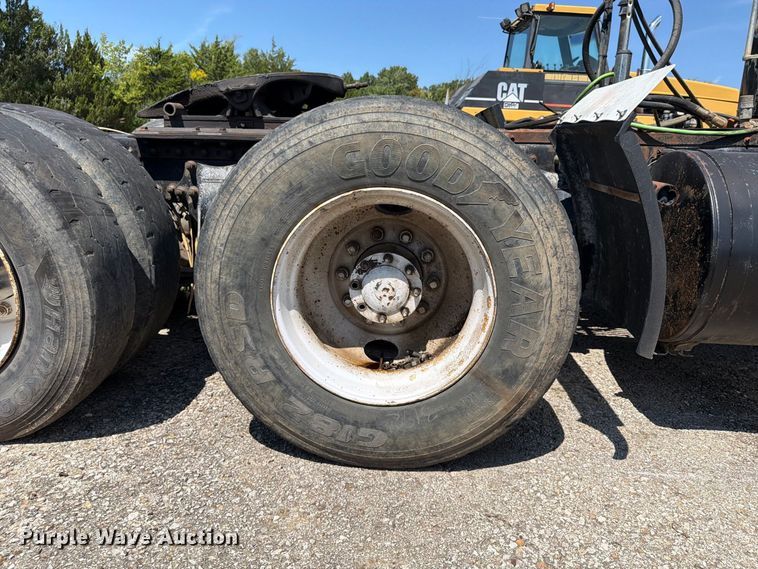 image for item FU4601 1994 Freightliner USF-1E semi truck