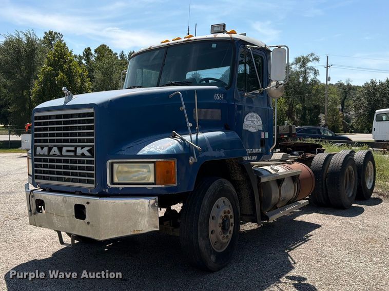 1996 Mack CH613 semi truck