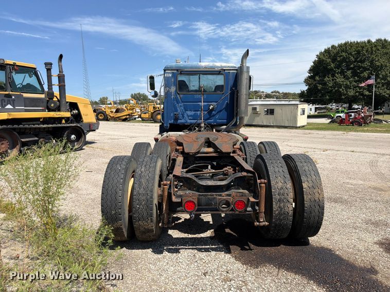 image for item FU4602 1996 Mack CH613 semi truck