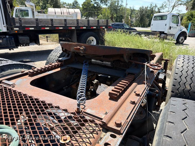 image for item FU4602 1996 Mack CH613 semi truck