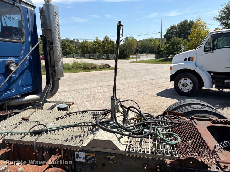 image for item FU4602 1996 Mack CH613 semi truck