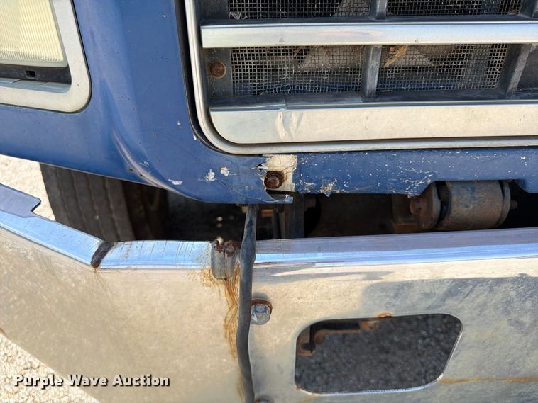 image for item FU4602 1996 Mack CH613 semi truck