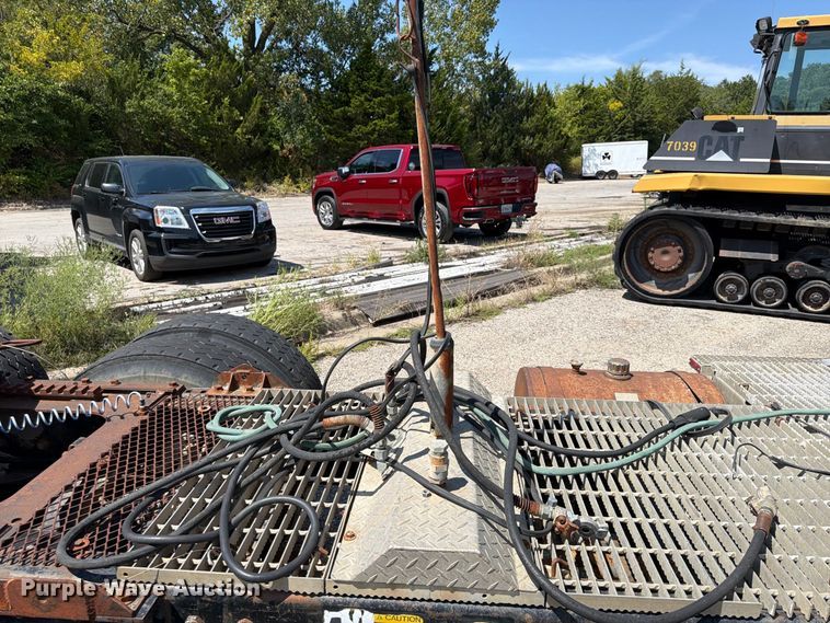 image for item FU4602 1996 Mack CH613 semi truck