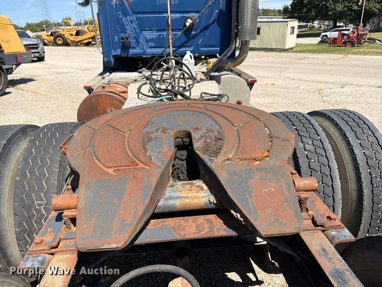 image for item FU4602 1996 Mack CH613 semi truck