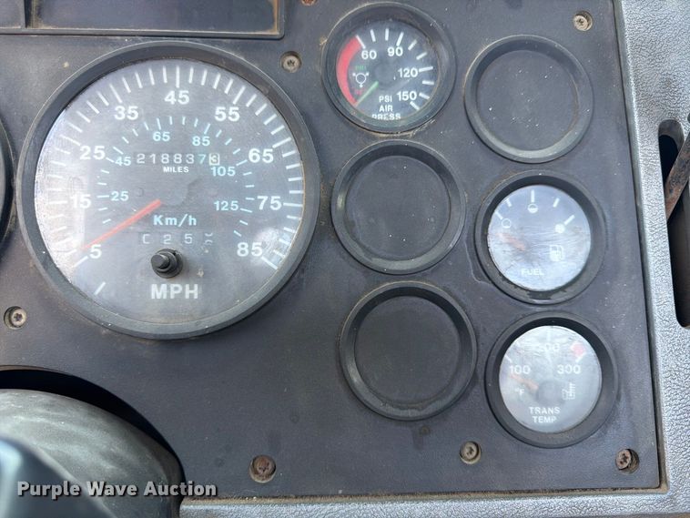image for item FU4602 1996 Mack CH613 semi truck
