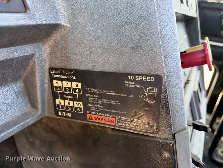 image for item FU4602 1996 Mack CH613 semi truck