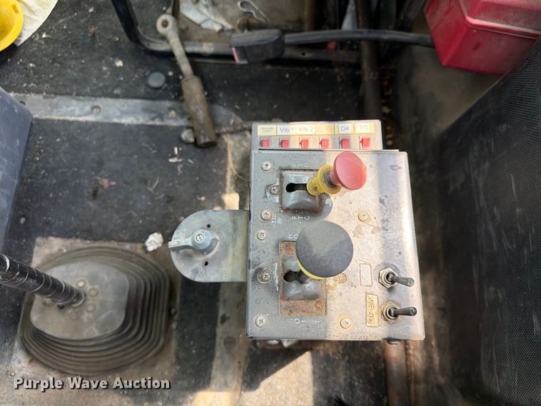 image for item FU4602 1996 Mack CH613 semi truck