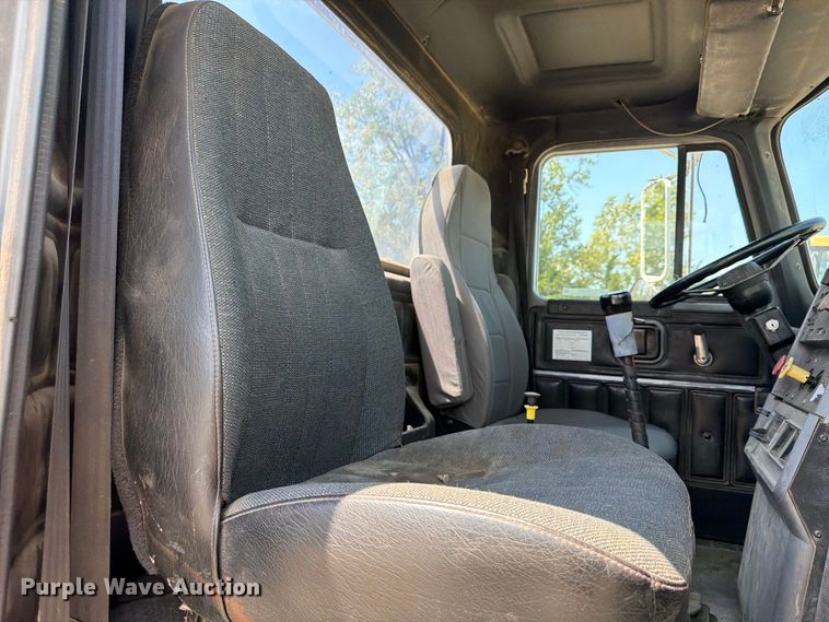 image for item FU4602 1996 Mack CH613 semi truck