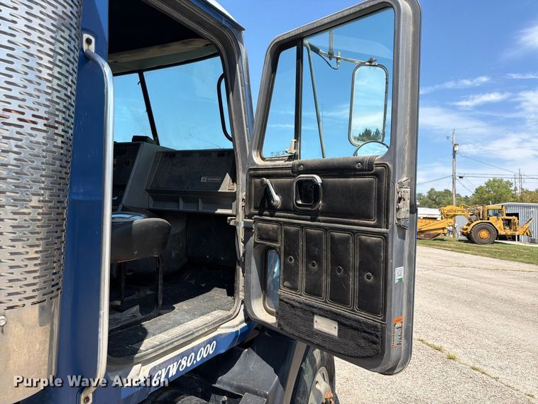 image for item FU4602 1996 Mack CH613 semi truck