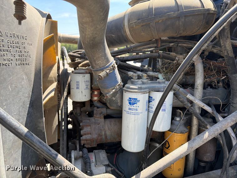 image for item FU4602 1996 Mack CH613 semi truck