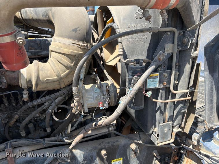 image for item FU4602 1996 Mack CH613 semi truck
