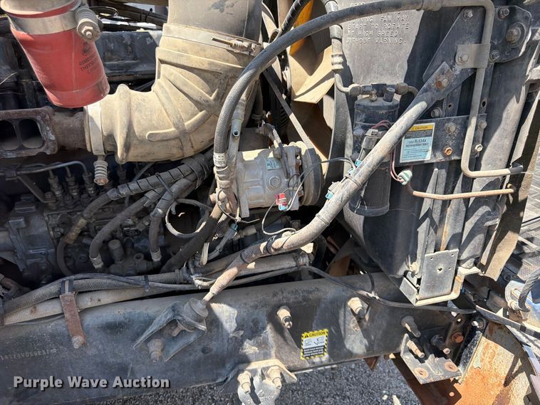 image for item FU4602 1996 Mack CH613 semi truck