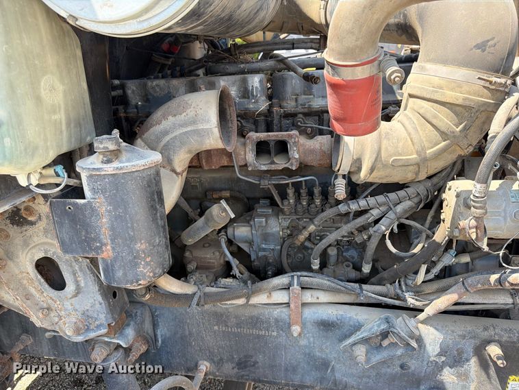 image for item FU4602 1996 Mack CH613 semi truck
