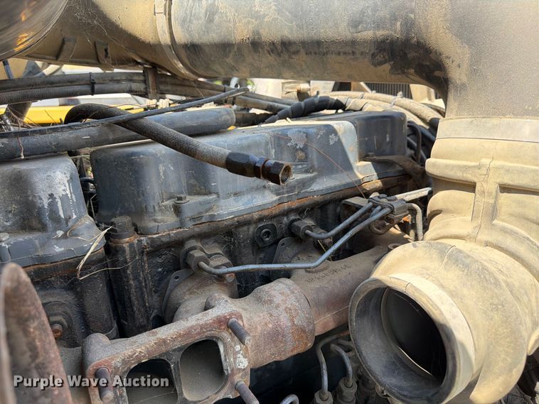 image for item FU4602 1996 Mack CH613 semi truck